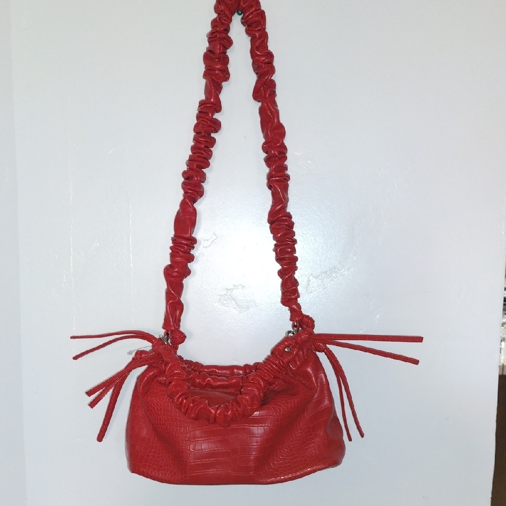 Elegant Red Shoulder Bag with Ruched Strap